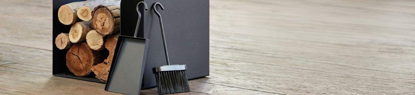Pelle et balayette pour entretien et nettoyage de l'appareil de chauffage à bois